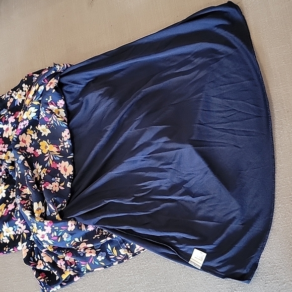 Floral dress - Picture 3 of 3